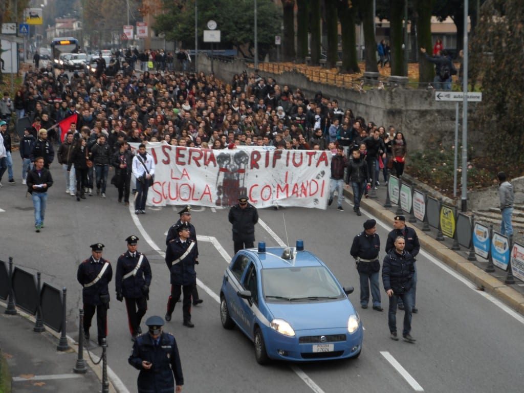 Cinquecento studenti in marcia verso Milano