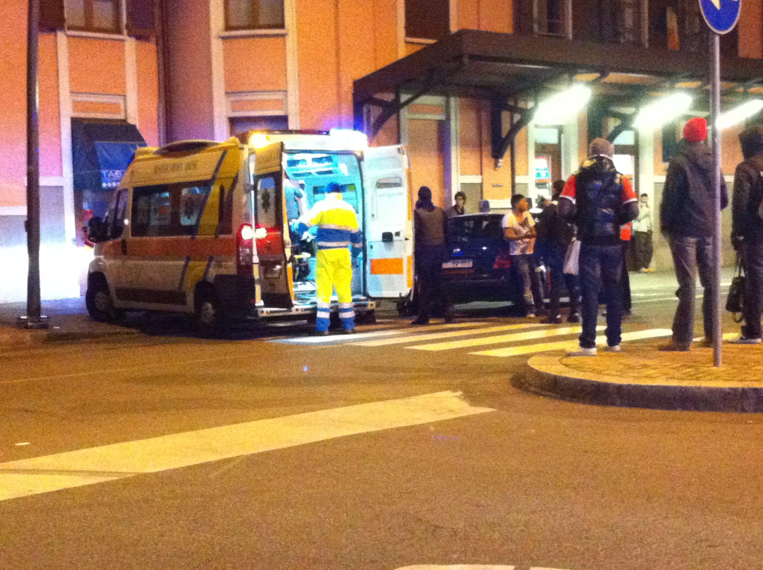 Ubriaco sul sagrato di San Francesco soccorso dall’ambulanza