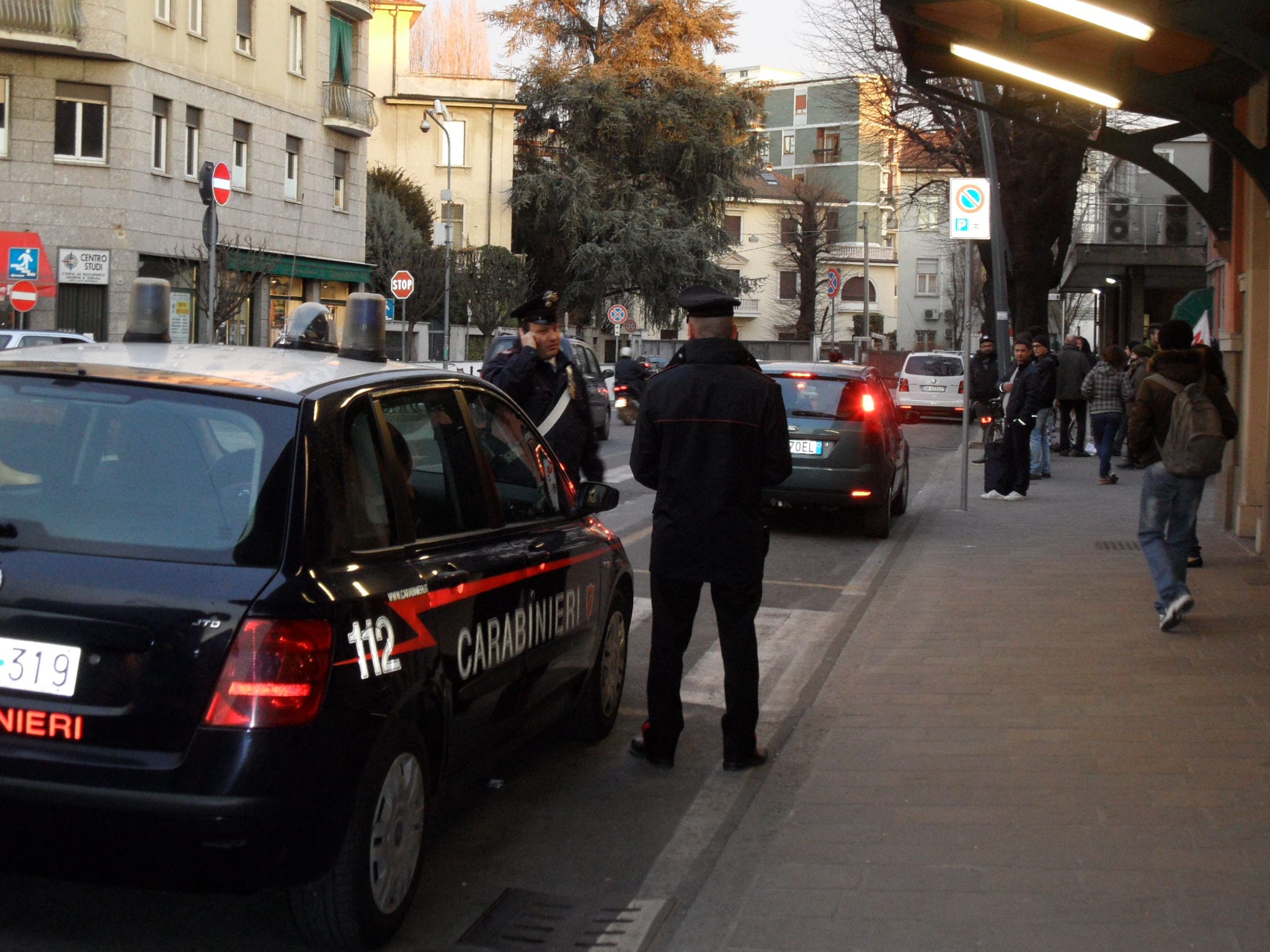 Piazza Cadorna in tilt: ambulanze e forze dell’ordine
