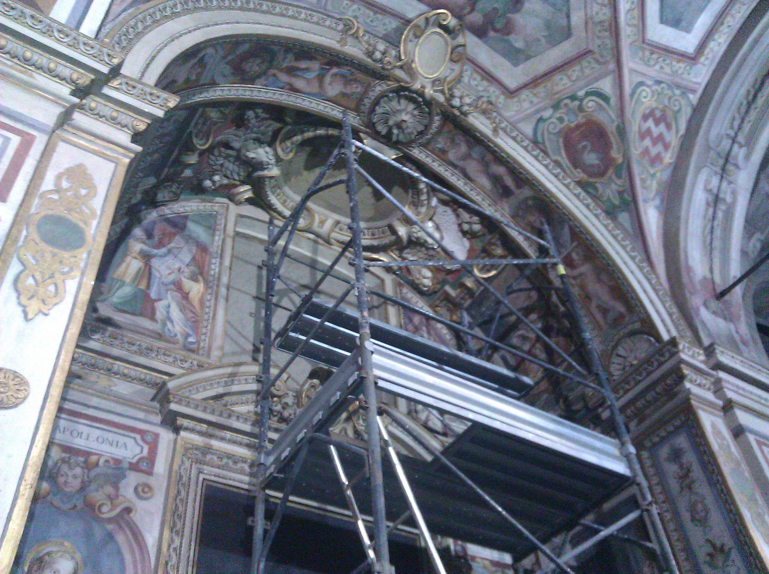 Angelo caduto, chiesa di San Francesco transennata
