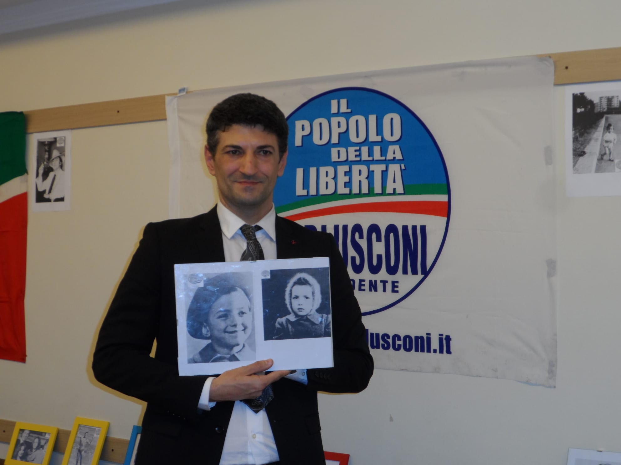 Da Sky a Vespa: Saronno sotto i riflettori per la mostra di Berlusconi