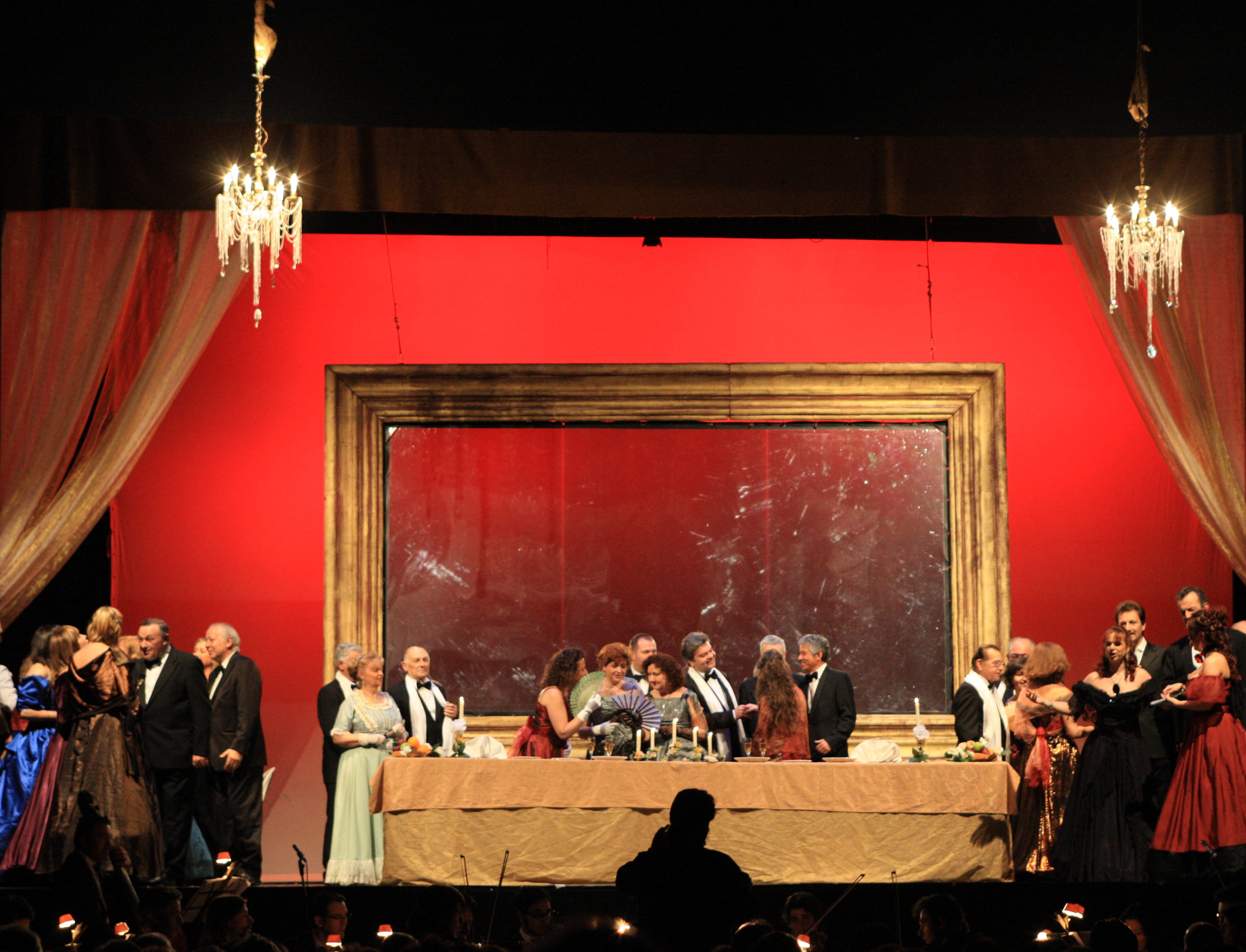 Teatro: La Traviata ha già fatto il pienone
