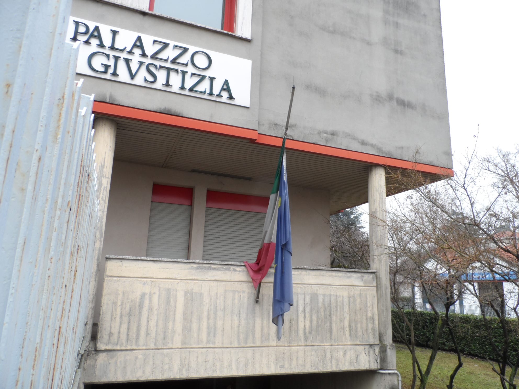 Diede in escandescenze alla caserma dei carabinieri: condannato