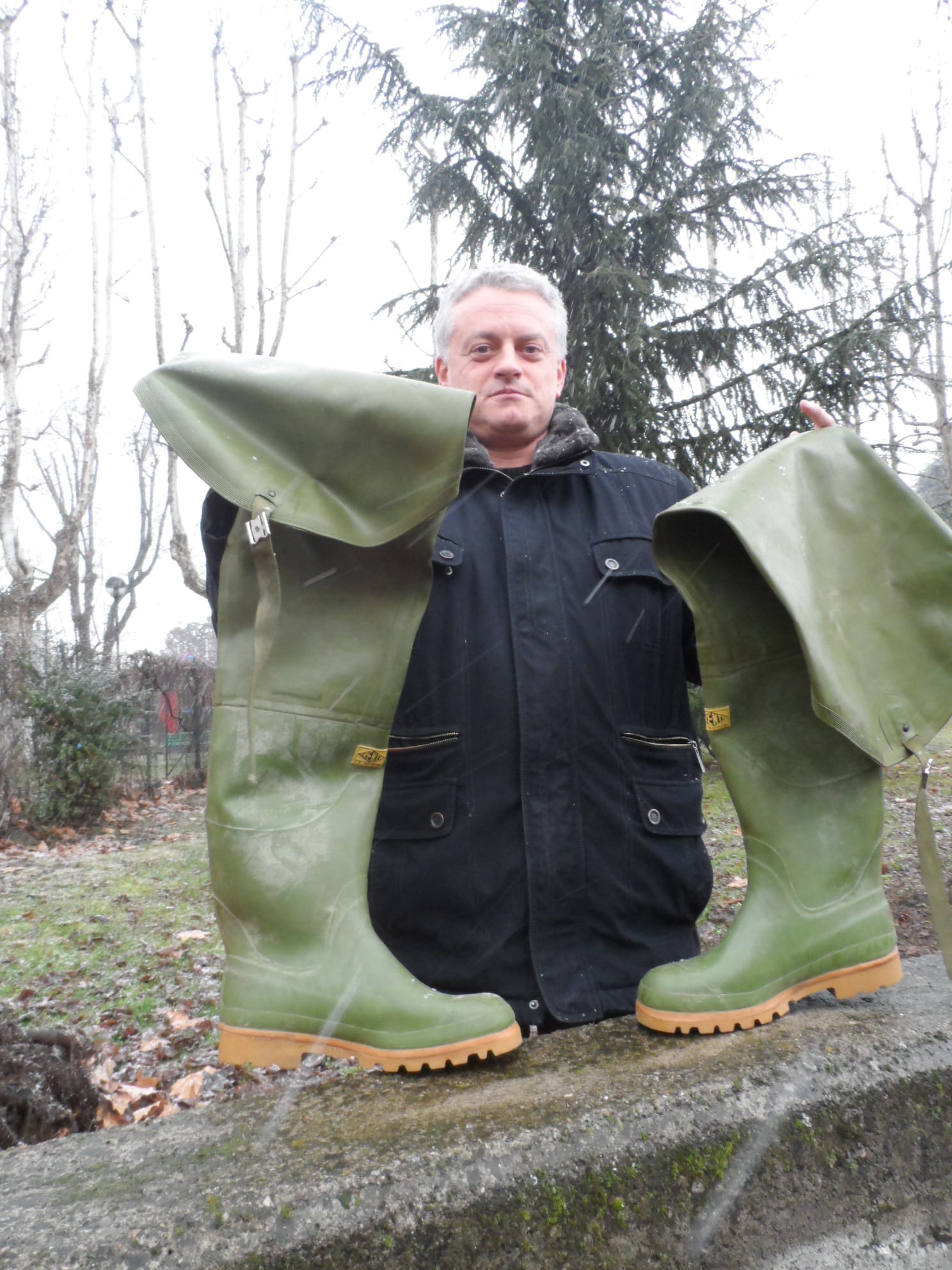 Stivali di Paleardi al Carroccio: “Lura inquinato, la Lega dov’era?”