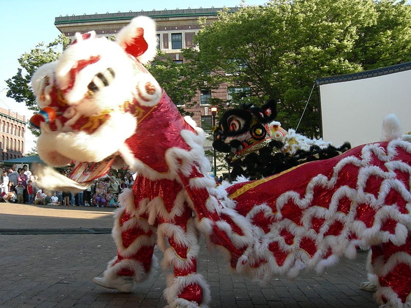 Capodanno cinese: per la prima volta il dragone e la tigre per le strade cittadine