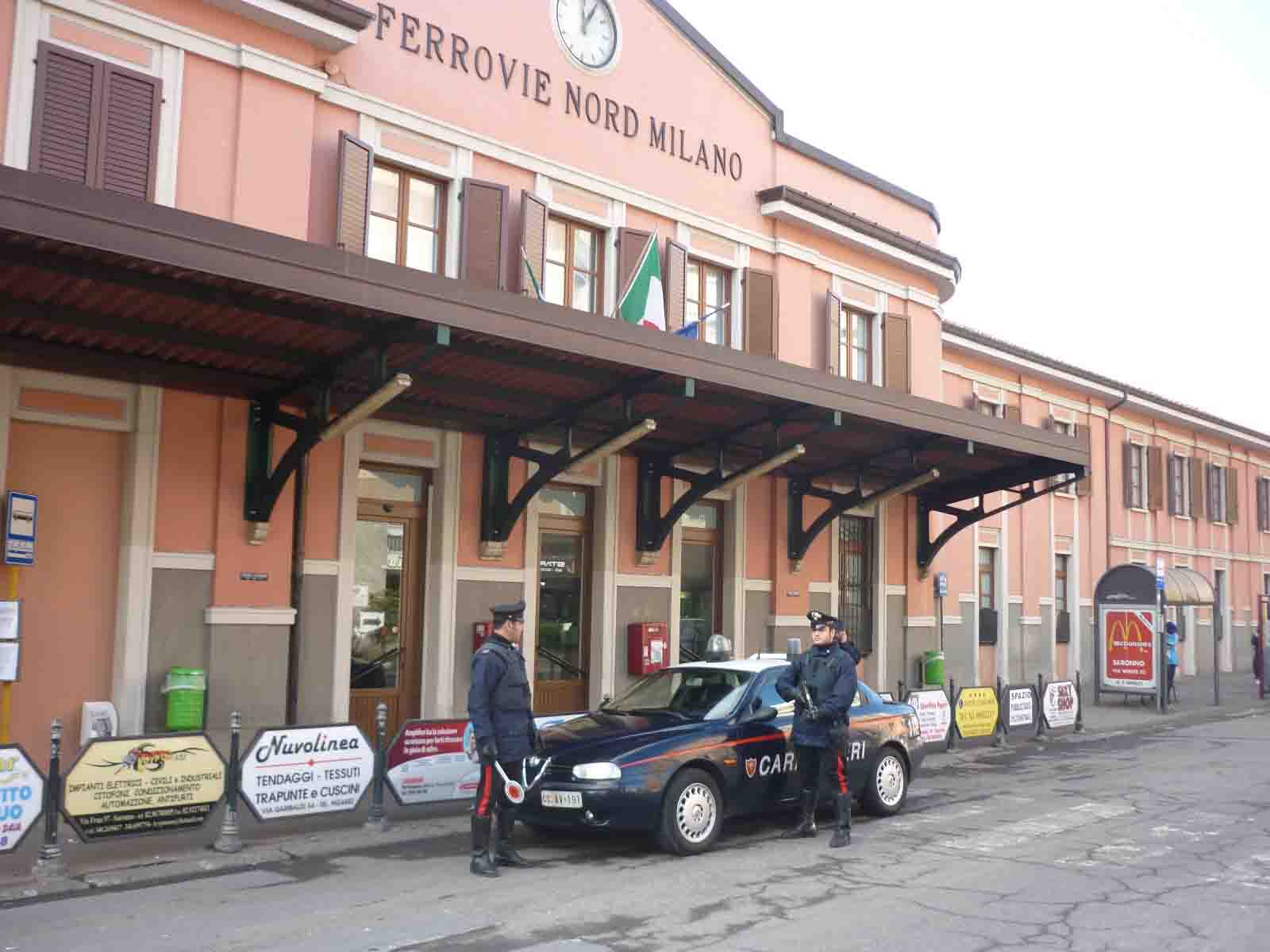 Minaccia col coltello: rapinati due giovanissimi studenti sul treno Como-Saronno