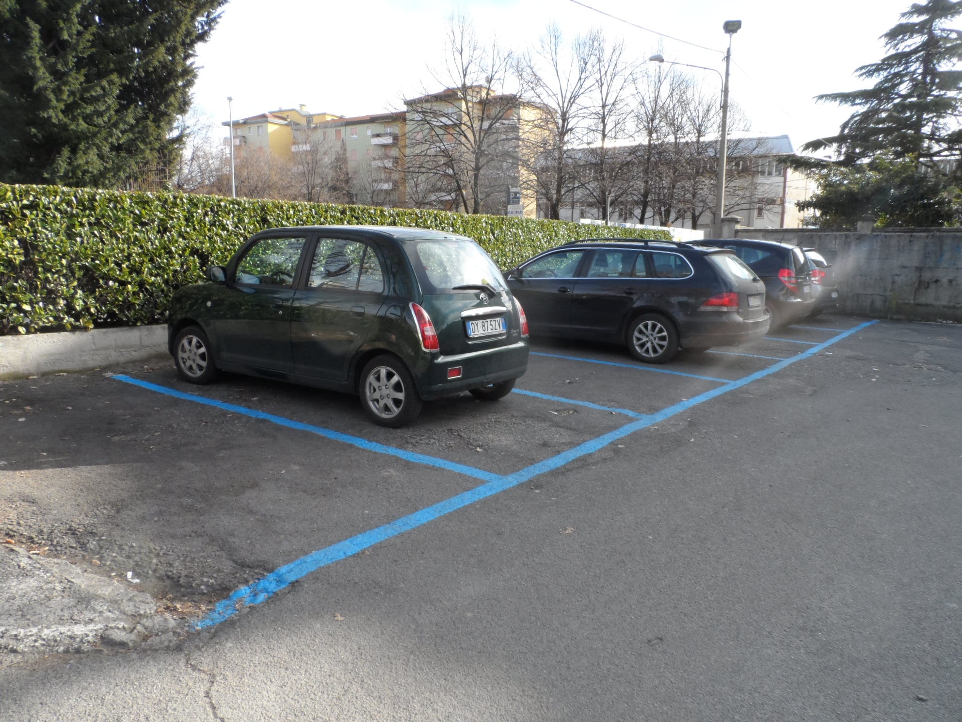 Nuove righe blu per i parcheggi: dove e quando