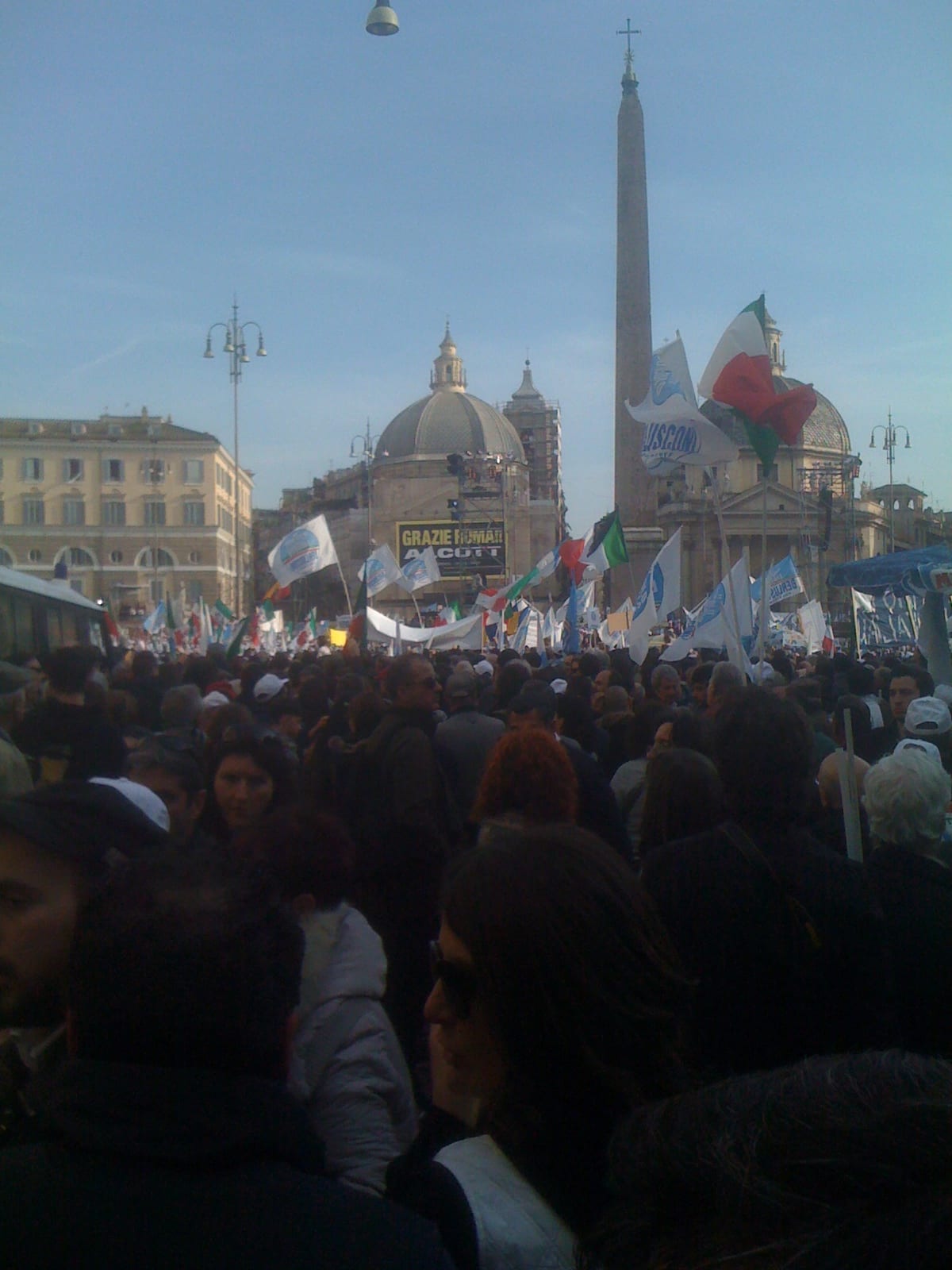 Silighini in piazza racconta il “popolo di Silvio”