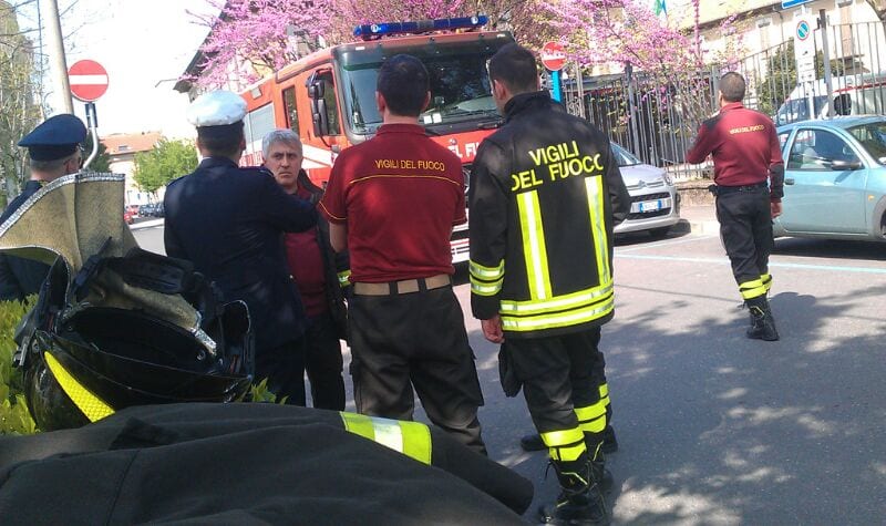 Pompieri-acrobati in corso Italia per una chiave dimenticata