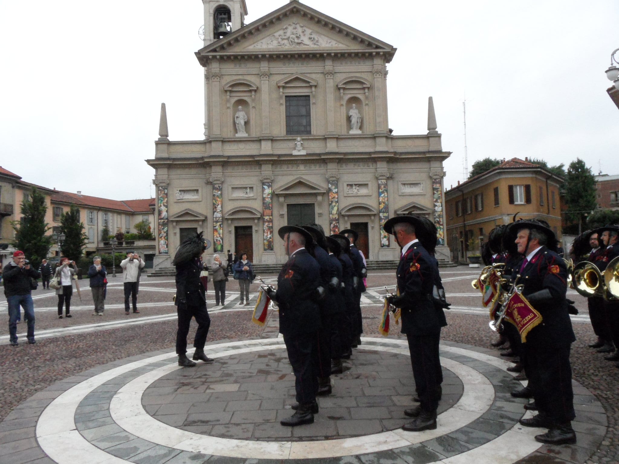 Cislago, i bersaglieri festeggiano 60 anni con la fanfara in piazza