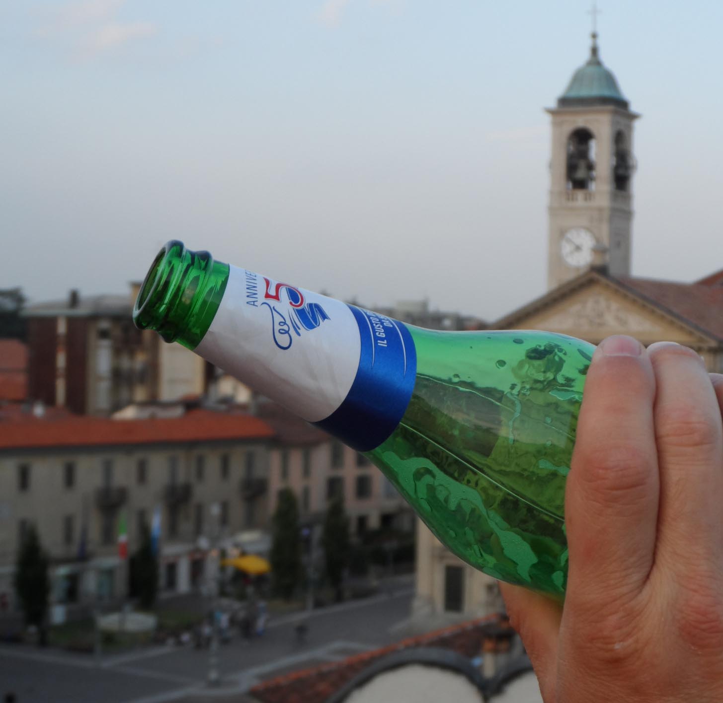 Botellon 3.0: torna l’aperitivo “disobbediente” in piazza Libertà