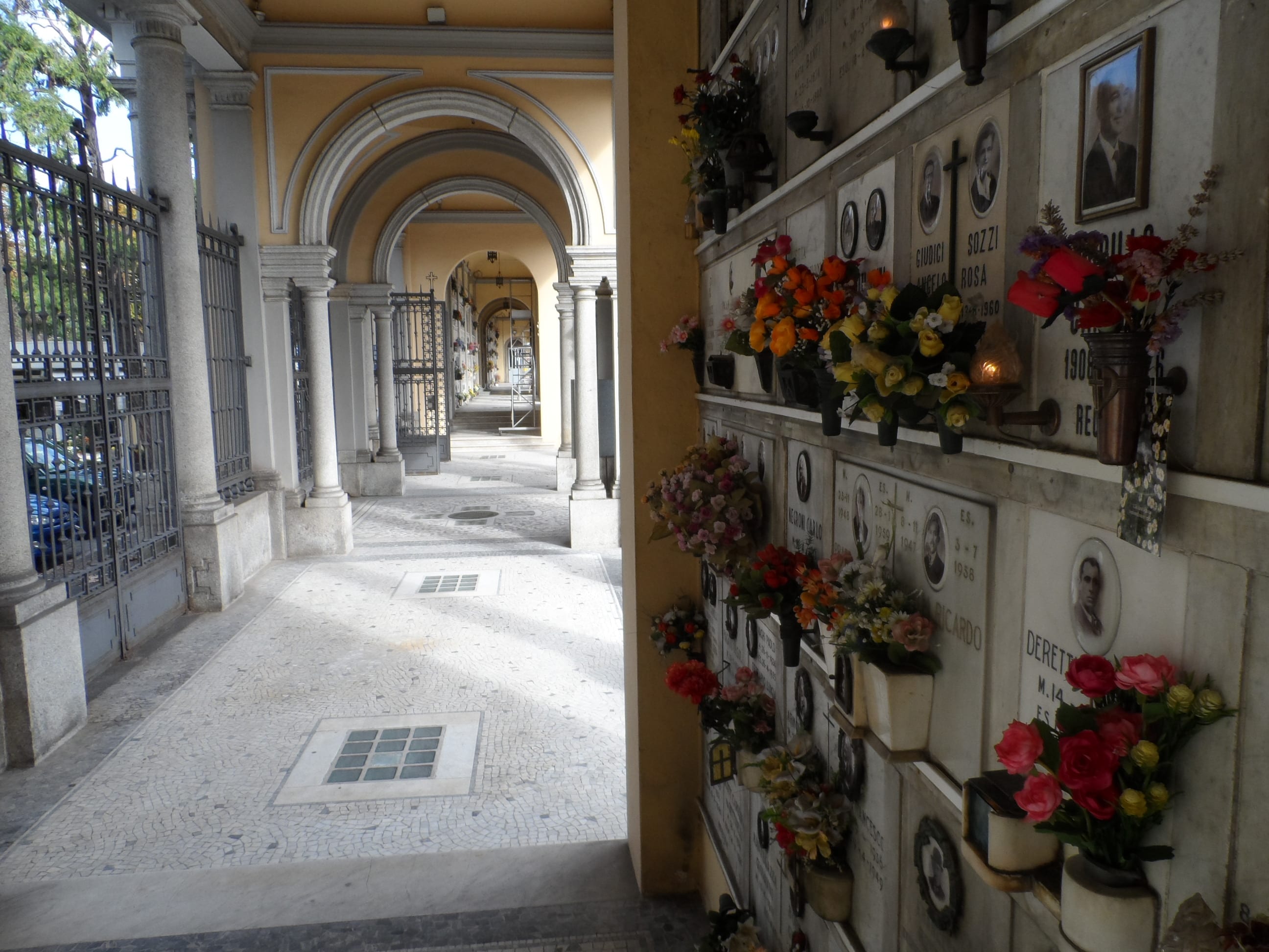Tumulati 88 feti al cimitero di via Milano
