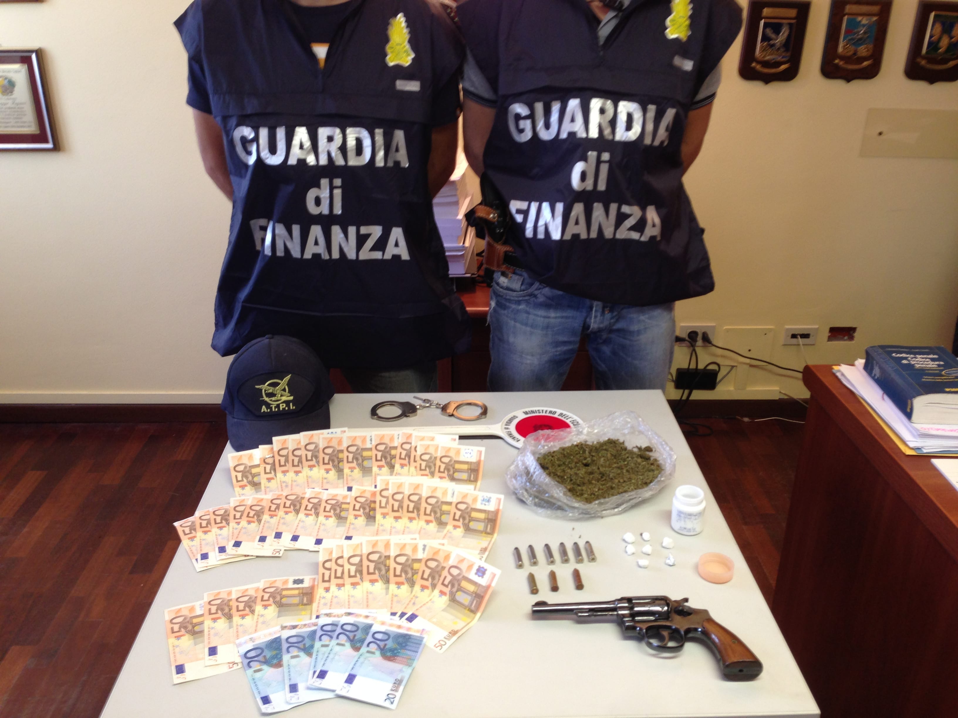 Armi e droga: la Guardia di finanza scova ricercato albanese