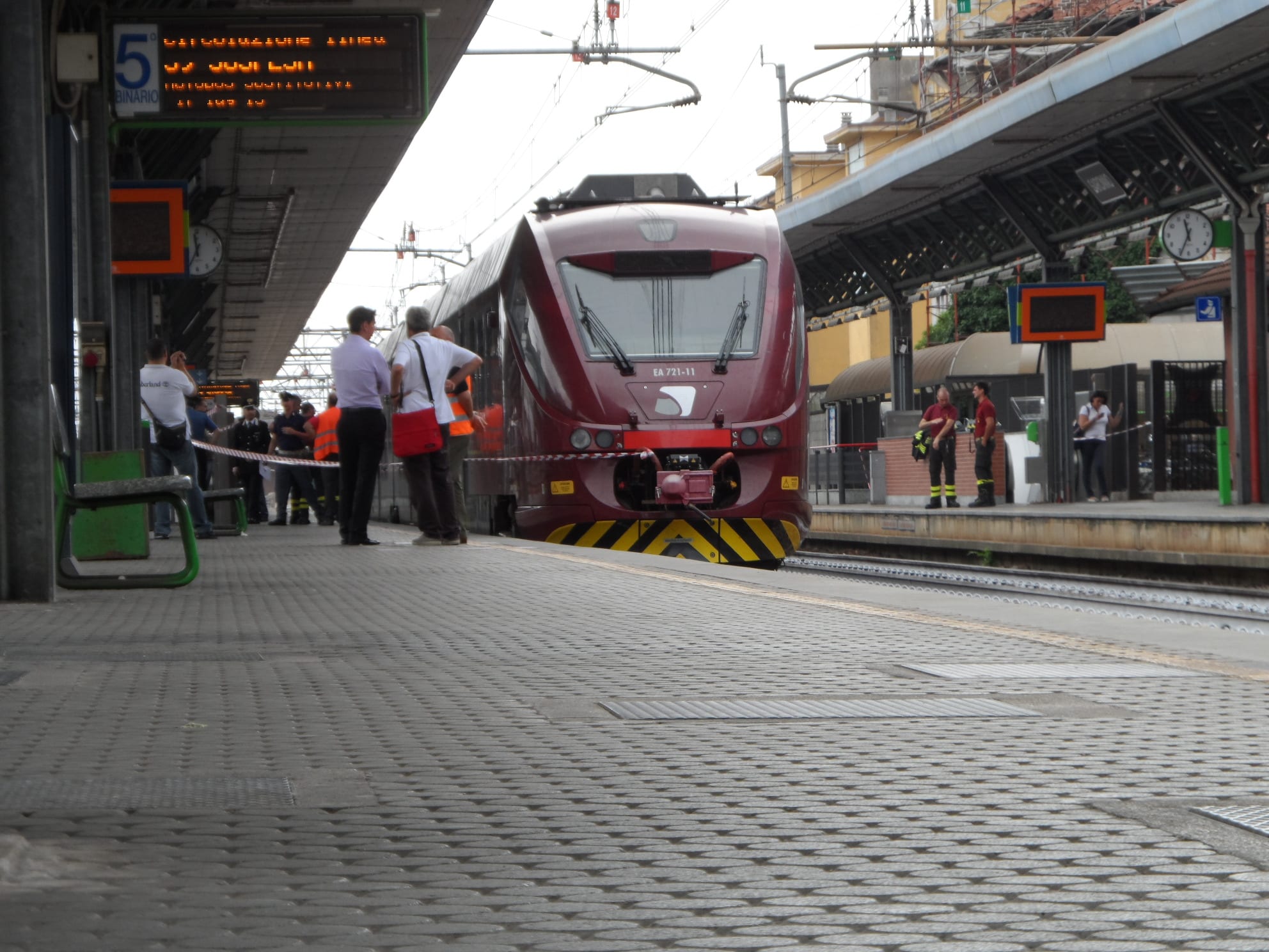 Rami sulla rete elettrica della ferrovia: treni bloccati fra Saronno e Tradate