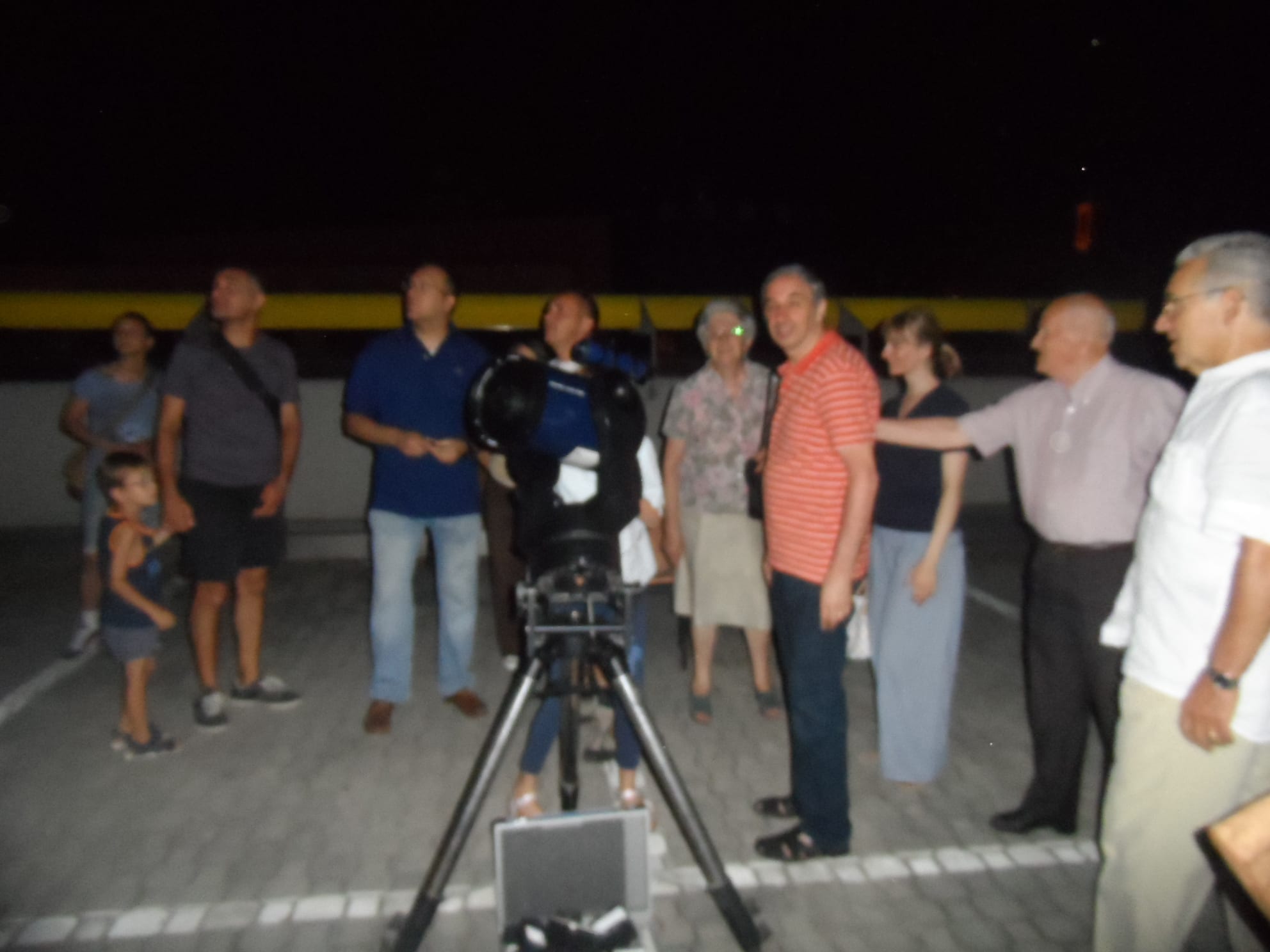 Astrofili saronnesi al campo volo per vedere l’eclissi