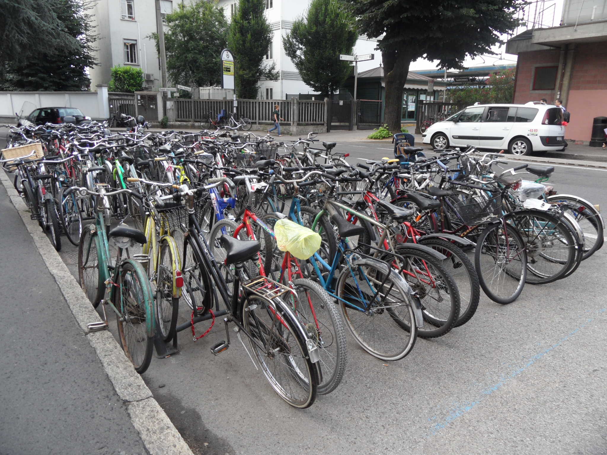 “Aprite un deposito per le bici in stazione”