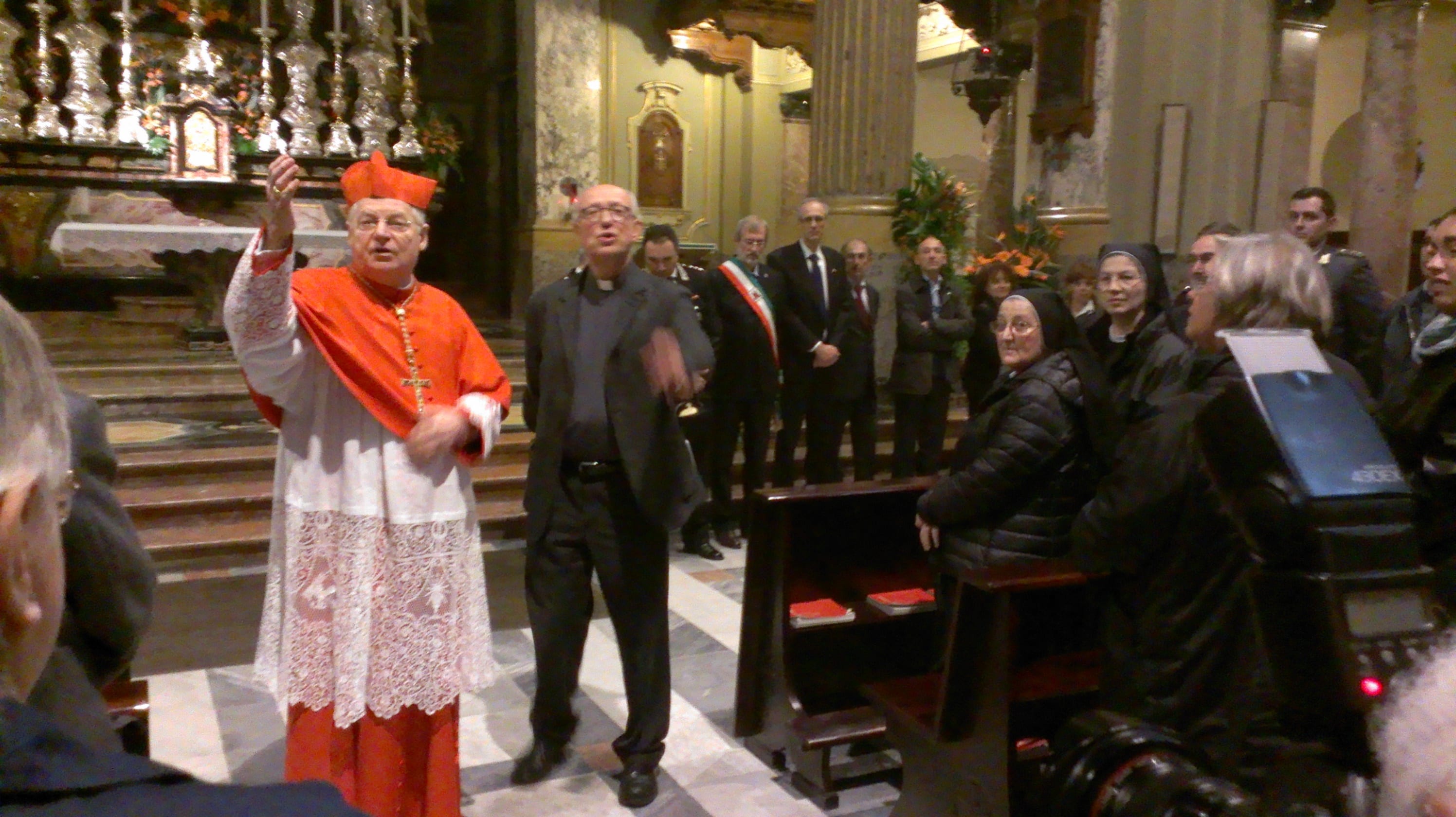 Il cardinal Scola al decanato di Saronno, incontro con giovani e famiglie