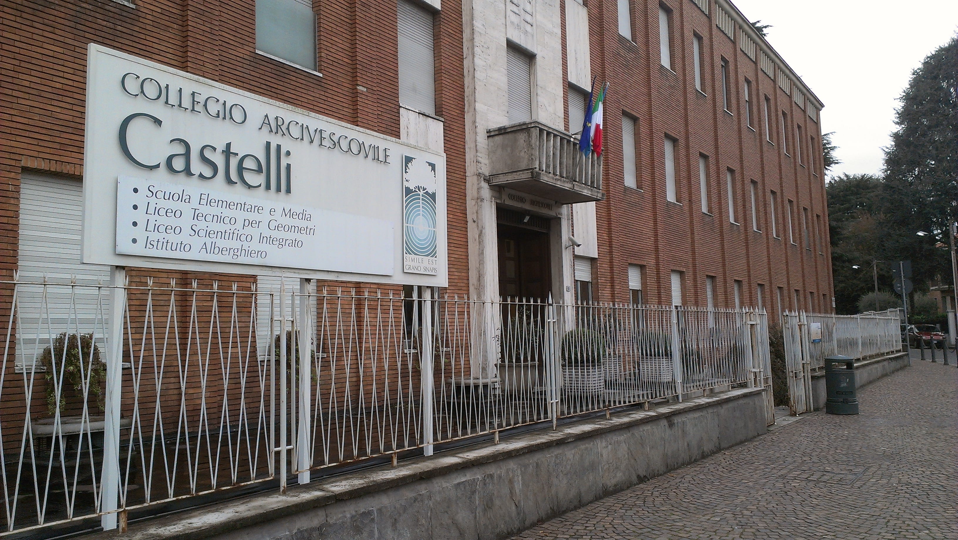 Saronno, 12enne caduto da 4 metri al collegio Castelli: si ascoltano i testimoni in attesa di sviluppi sulla prognosi