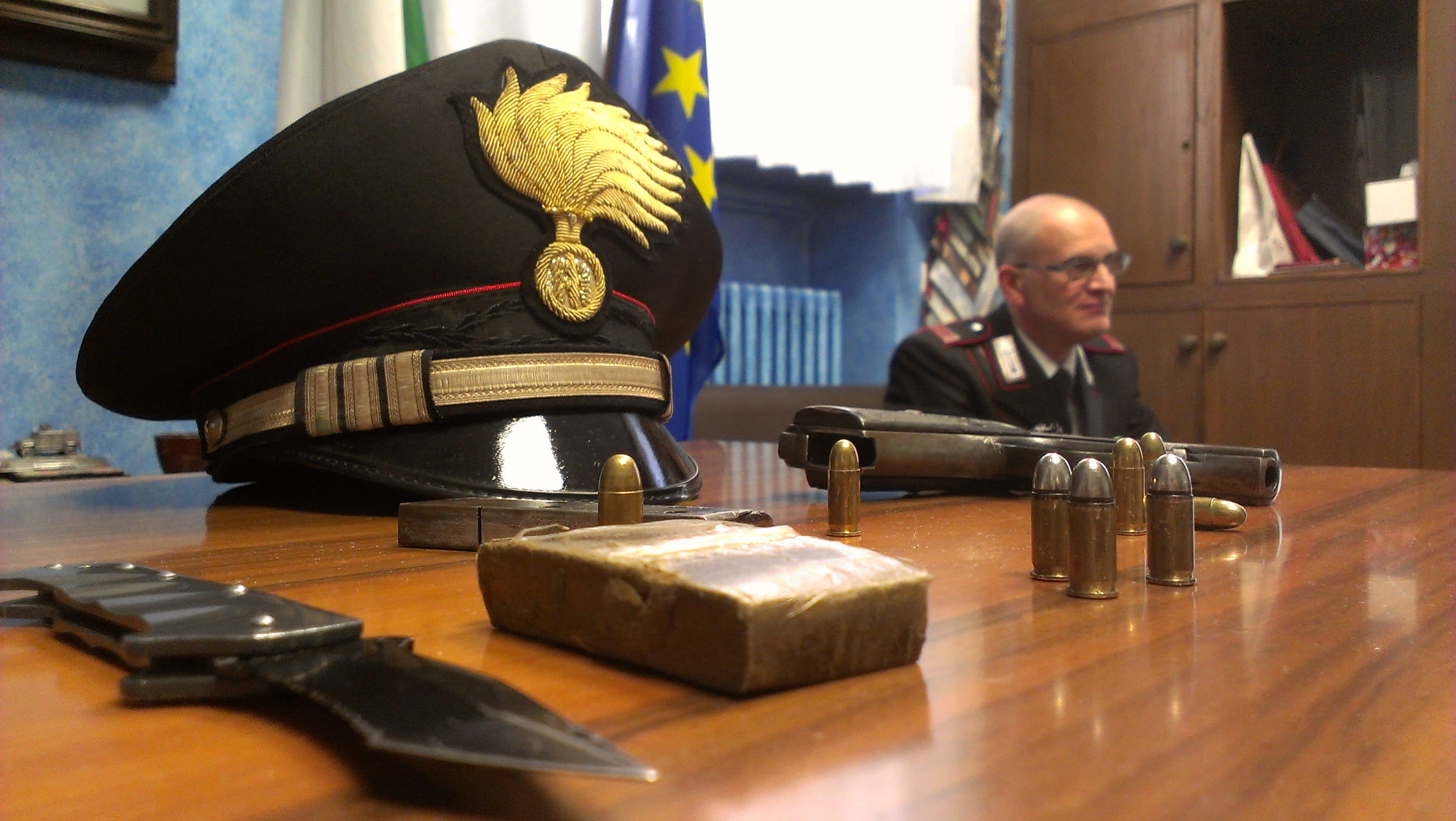 Pistola carica sul sedile: arrestato al Matteotti