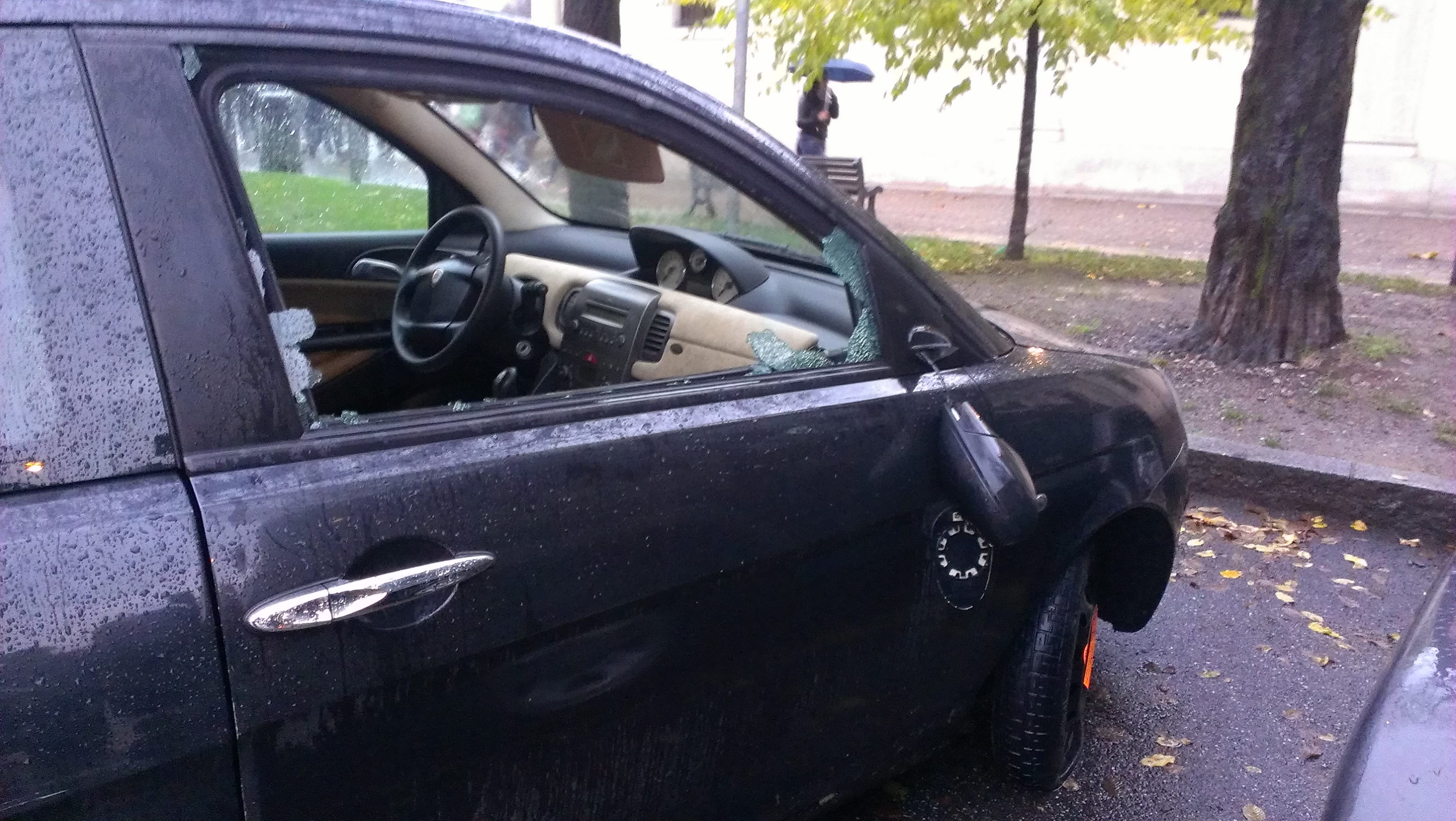Ieri a Saronno: auto vandalizzate al Prealpi, scomparso a Cascina Colombara. Lutto per l’insegnante Paola
