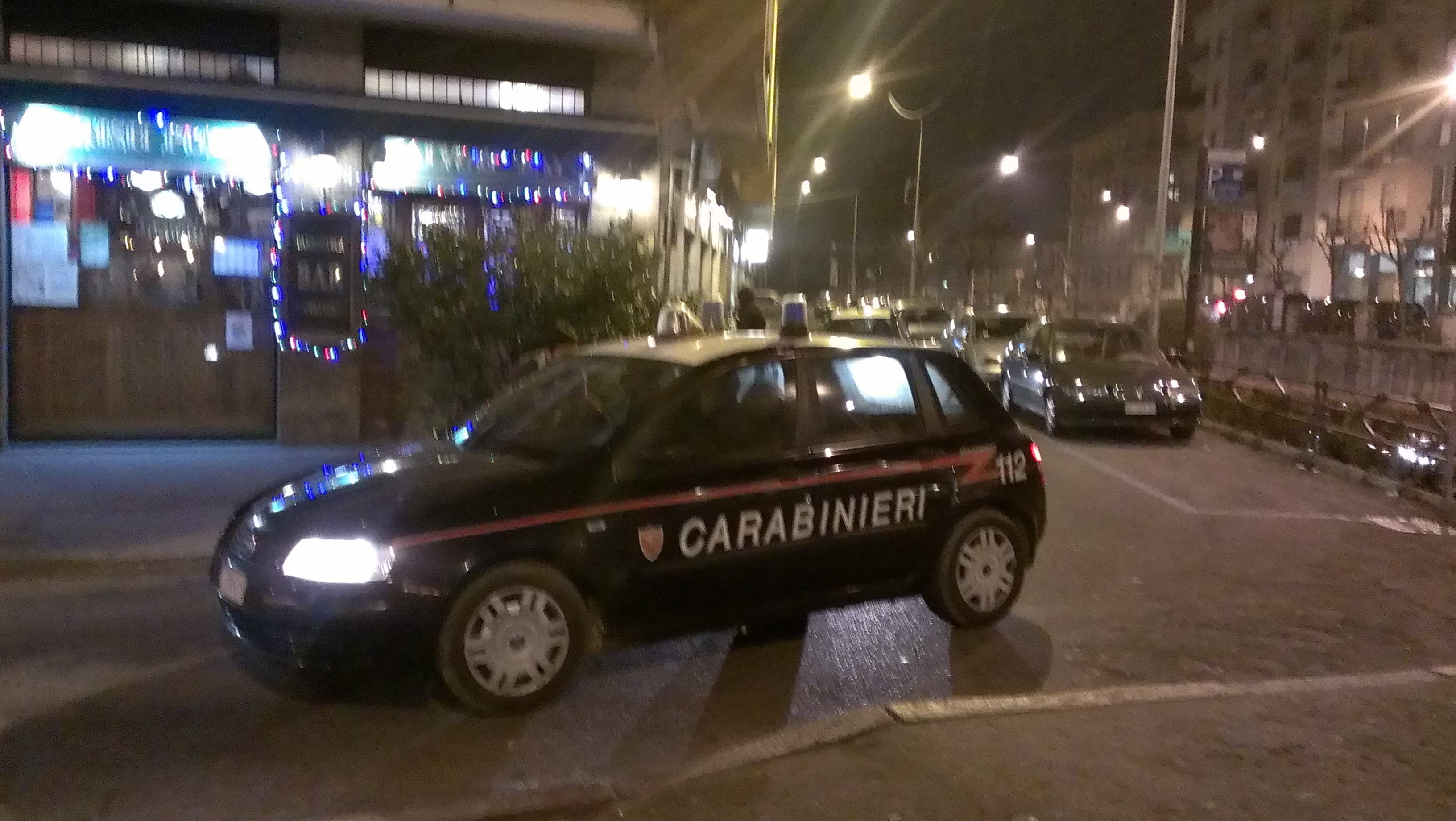 Saronno, fuga “da film” in via Diaz ma i carabinieri bloccano lo spacciatore