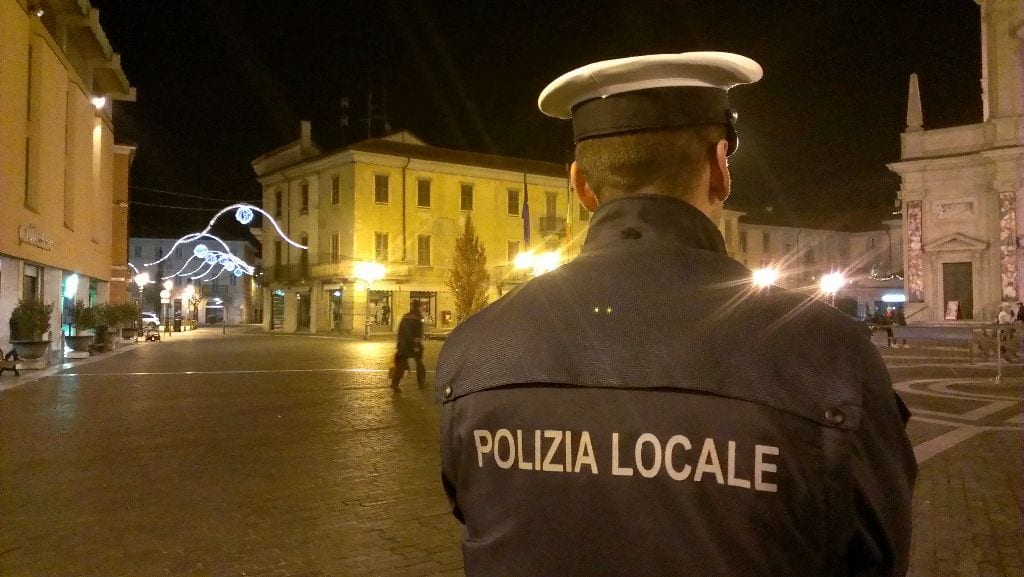 Ventiduenne vittima di una scazzottata in via Varese, soccorso in piazza Libertà