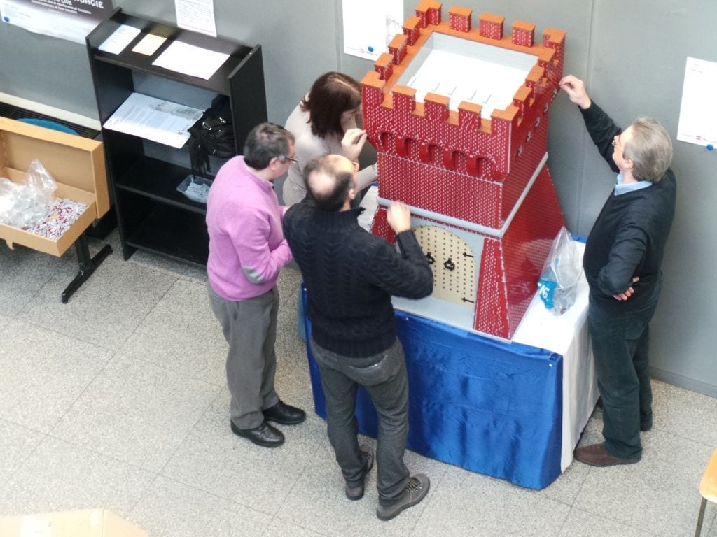 Maxi torre Lego “ricostruita” in Municipio