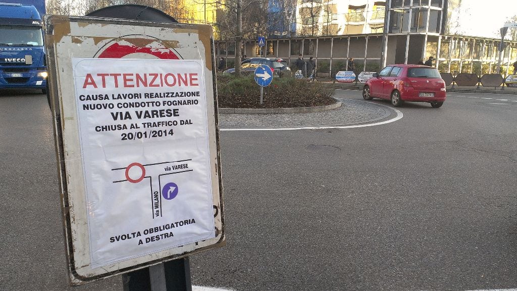 Via Varese/Milano: addio semaforo per il rondò