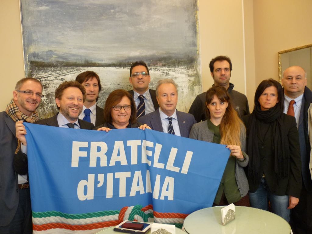 Fratelli d’Italia: “Forza Italia d’accordo con Renzi”