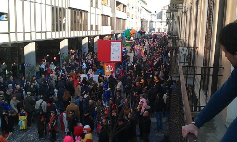 Carnevale 2014: in corso la sfilata nel centro cittadino