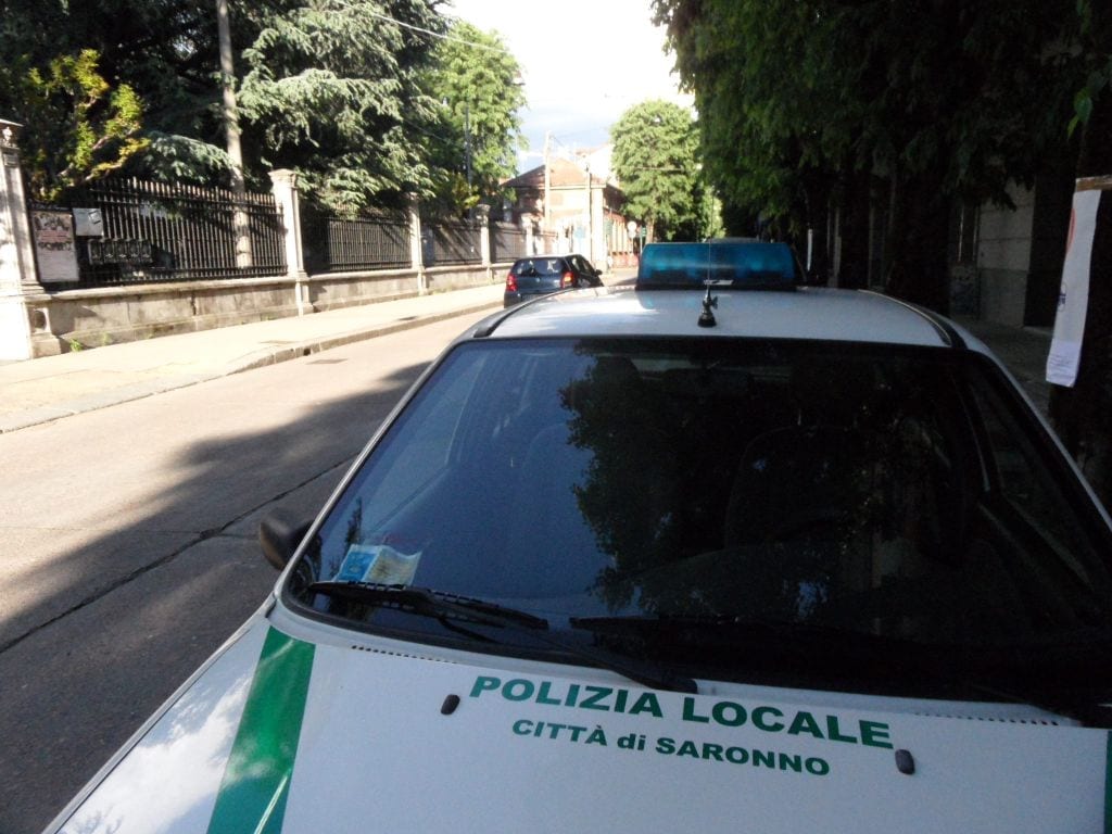 Via Roma: ciclista contro auto sulla ciclabile. La vettura si è dileguata