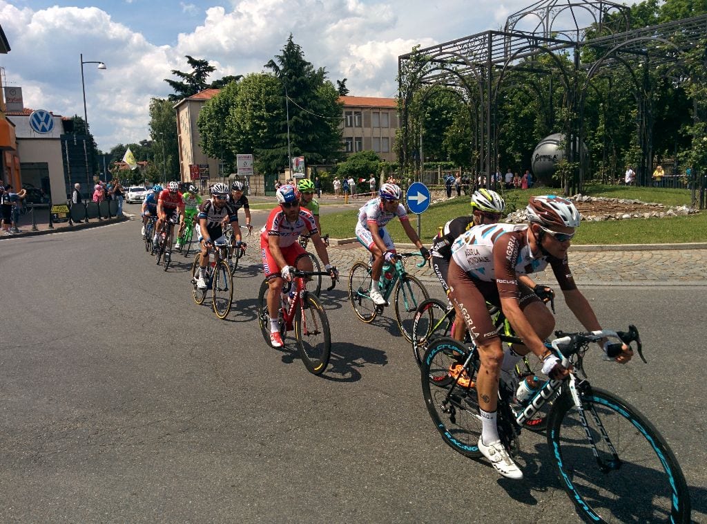 Giro d’Italia venerdì 23 a Saronno: orari, percorso e tutti i divieti di sosta e transito
