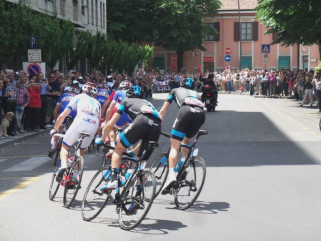 Oggi il Giro d’Italia arriva nel Varesotto: speciale annullo postale