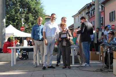 Ceriano Laghetto: Mariuccia Caimi premiata per il terrazzo fiorito più bello del paese