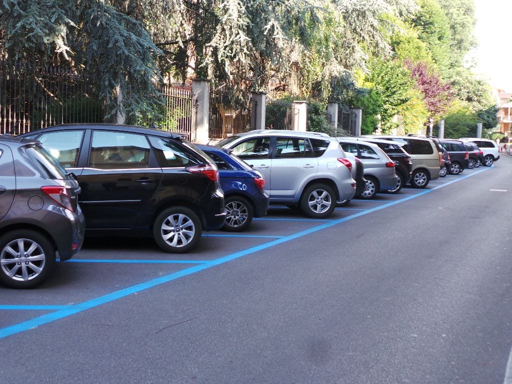 Il sabato sosta “low cost” nel parcheggio dei pendolari