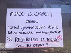 Sparita la targa del museo Gianetti. Ladri o vandali?