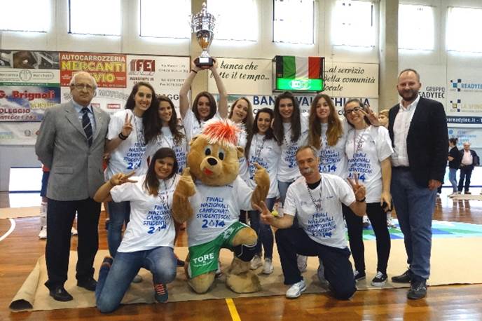 Le studentesse del Legnani “super” nella pallavolo: sono campionesse italiane