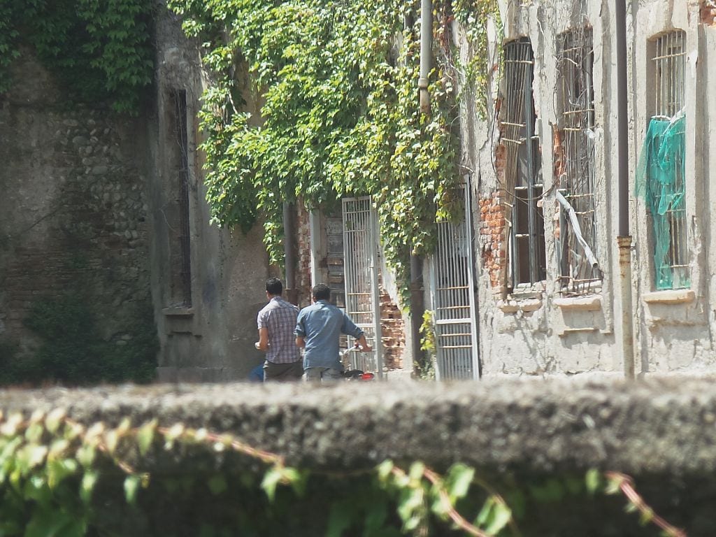 Abbattuta l’ex caserma arrivano gli occupanti abusivi a Palazzo Visconti