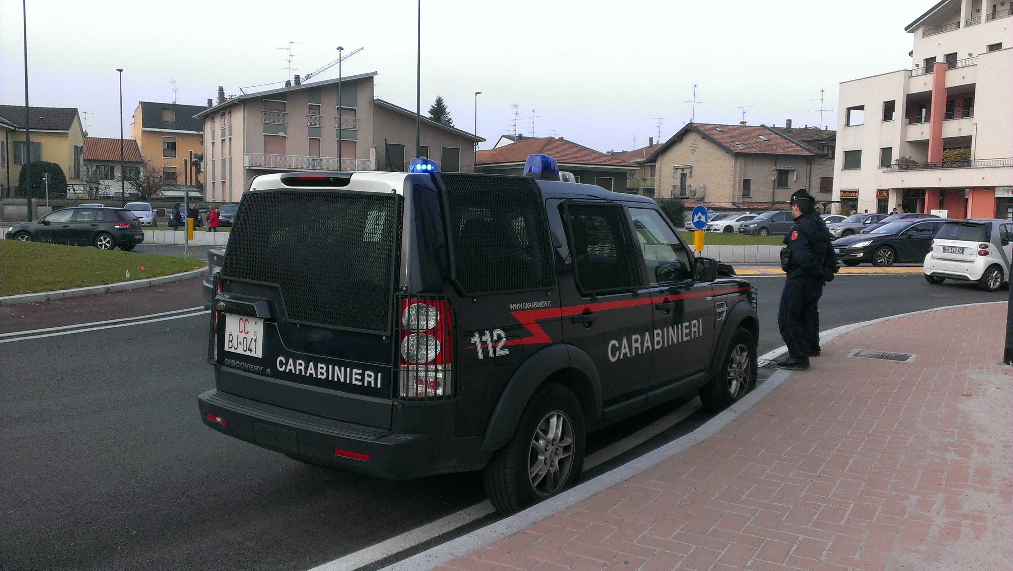 Carabinieri mettono in fuga i ladri di rifiuti