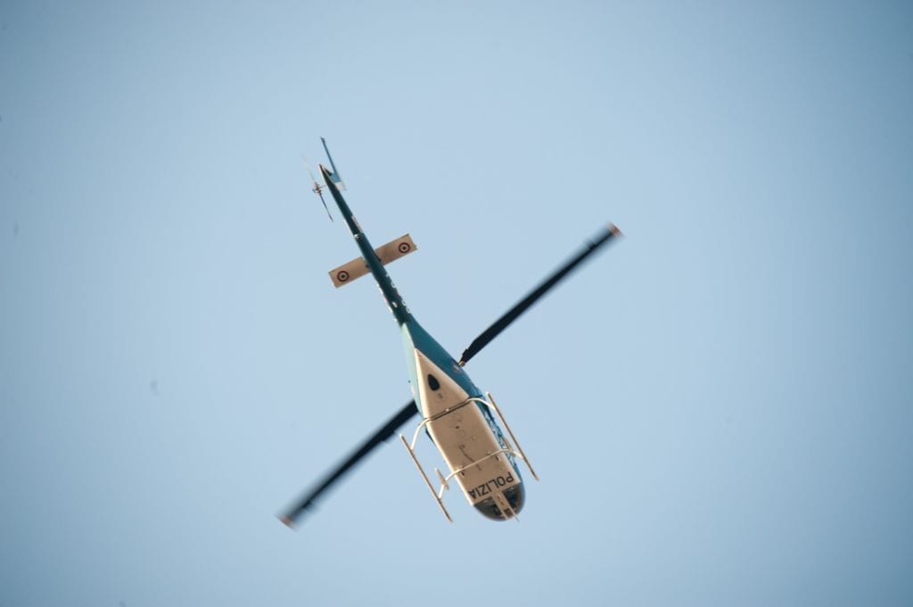 Caccia all’uomo, con l’elicottero, nei campi: presa banda di ladri