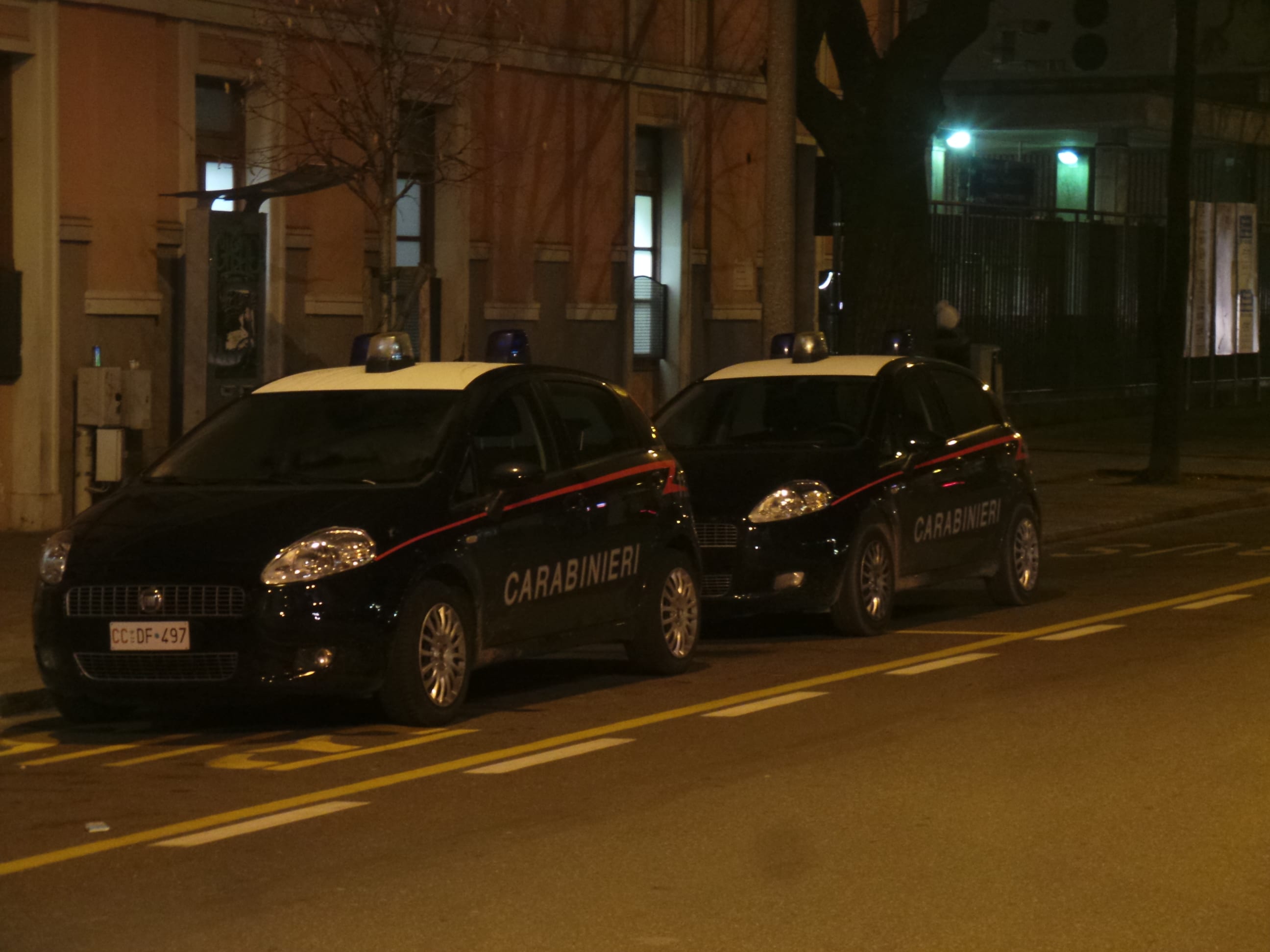 Ubriaco inforca via Carcano contromano, i carabinieri evitano l’incidente