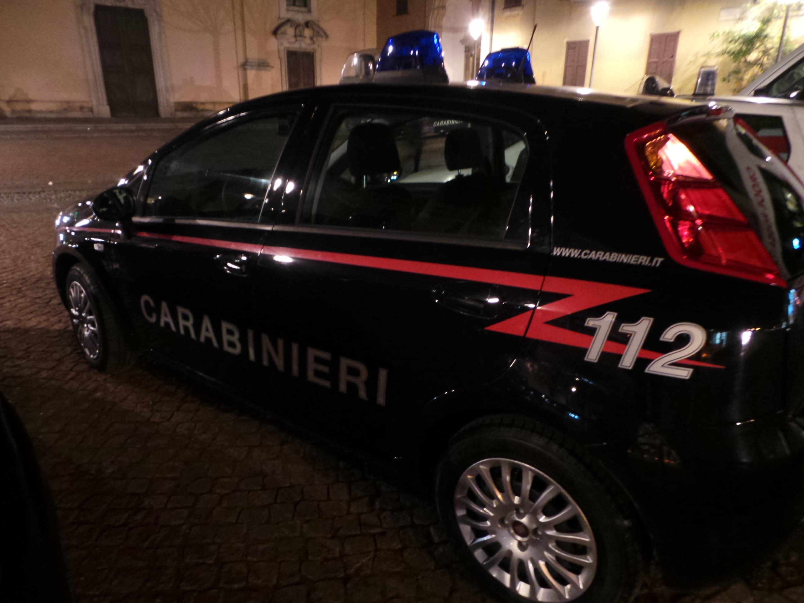 Coppia tenta di ripulire il liceo, arrestata dai carabinieri