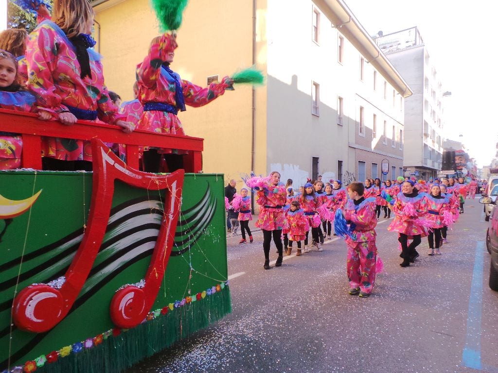 Saronno, divieti di sosta e circolazione (anche per i residenti) sab 17 feb per Carnevale