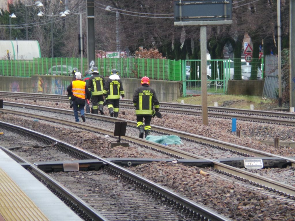 Rescaldina 87enne investito dal treno: ritardi di mezz’ora
