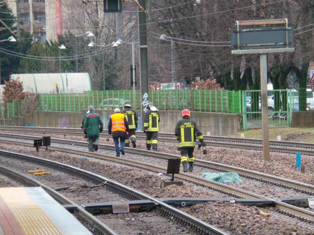 Anziana investita dal Malpensa express lungo la Saronno-Milano