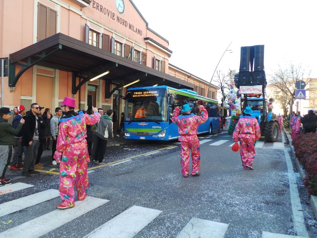 Carro XXL di Rovellasca “sposta” il percorso ed anche un bus