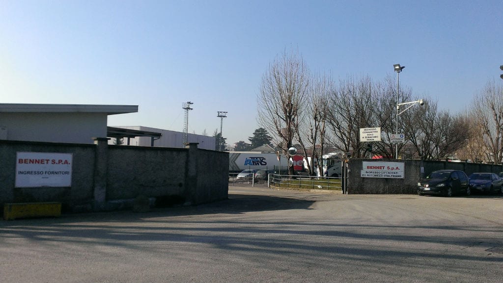 Lavoratori spediti da Bergamo a Origgio: sciopero al centro Bennet