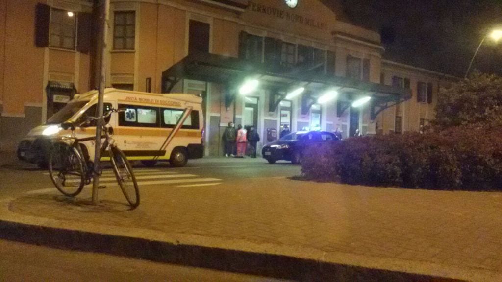Panorama cronaca: ambulanza alla stazione di Saronno, auto fuori strada a Limbiate