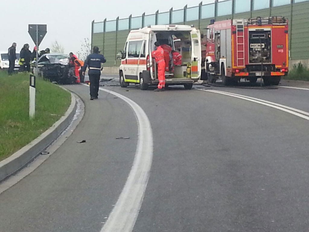 Tamponamento in autostrada a Origgio; una giovane è rimasta contusa