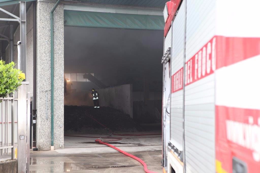 Rogo nella notte a Gerenzano: brucia garage con l’auto dentro